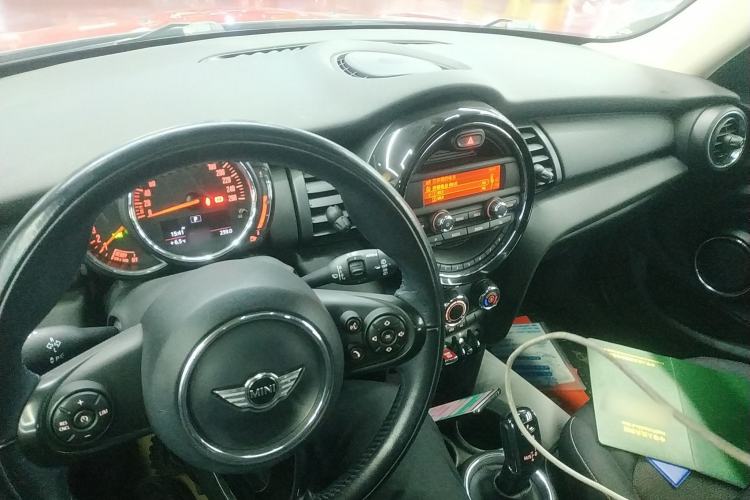 Used MINI 2018 1.5T ONE PLUS Five-Door Edition Center Console