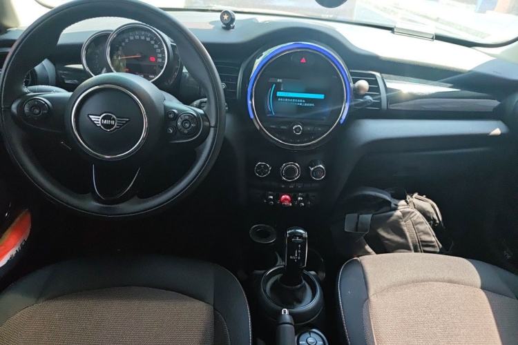 Used MINI 2018 1.5T ONE PLUS Five-Door Edition Center Console