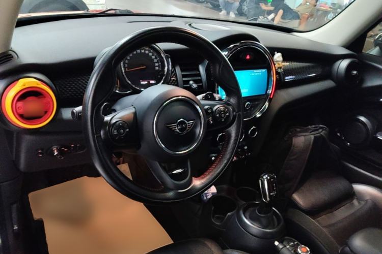 Used MINI 2018 2.0T COOPER S Classic Edition Center Console