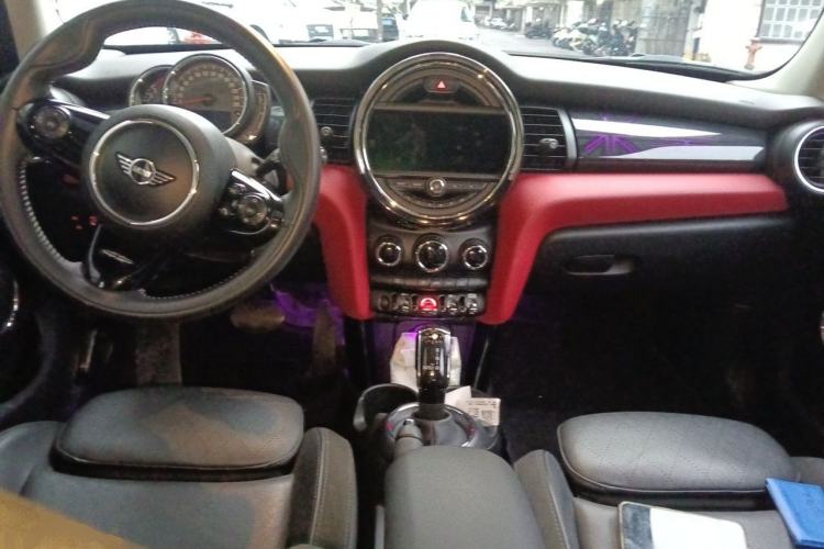 Used MINI 2018 1.5T COOPER Artist Five-Door Edition Center Console