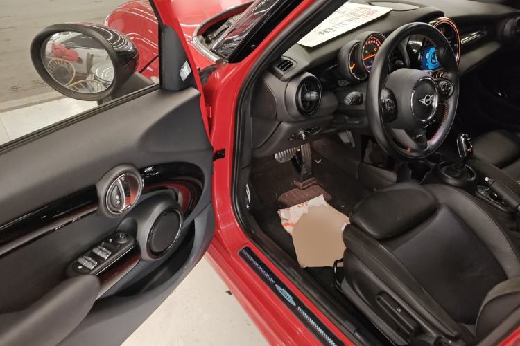 Used MINI 2018 1.5T COOPER Racing Edition Five-Door Version Driver Seat