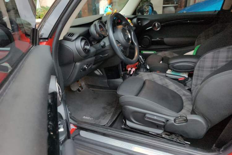 Used MINI 2018 1.5T COOPER Classic Edition Driver Seat