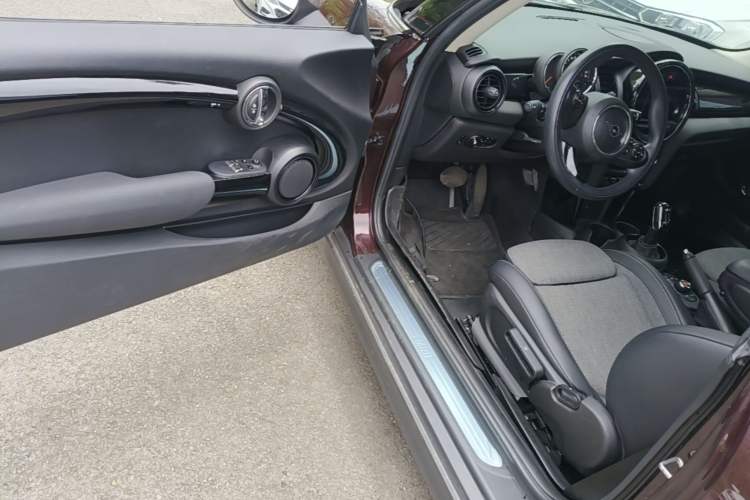 Used MINI 2018 1.5T COOPER Classic Edition Driver Seat