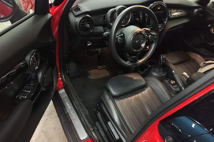 Used MINI 2018 2.0T COOPER S Artist Five-Door Edition Driver Seat
