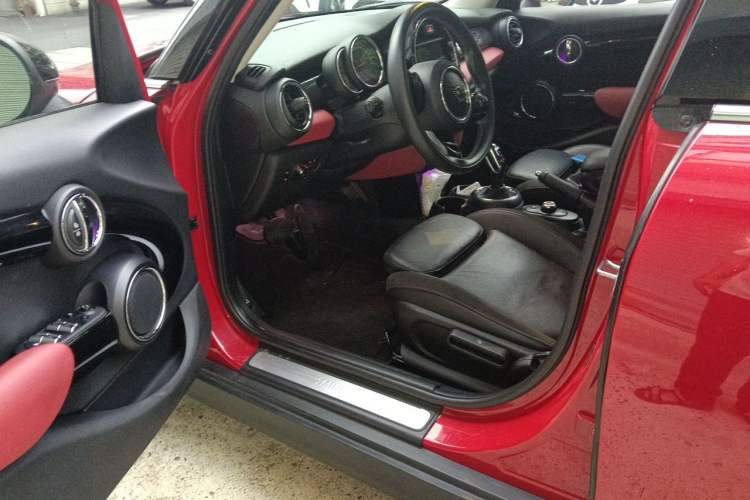 Used MINI 2018 1.5T COOPER Artist Five-Door Edition Driver Seat