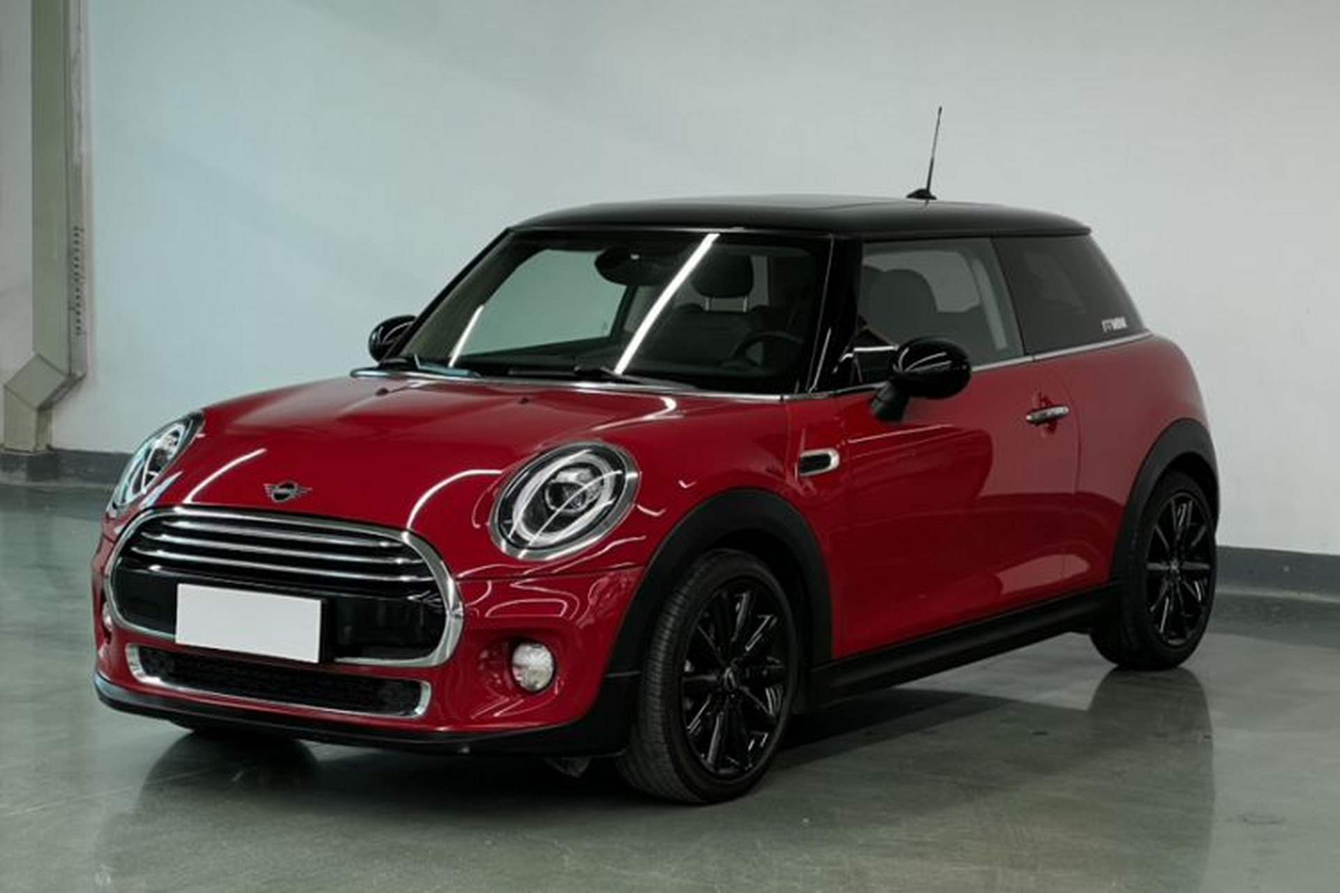 Used MINI 2018 1.5T COOPER Artist Front Left 45 Deg