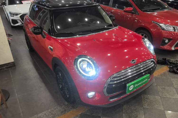 Used MINI 2018 1.5T COOPER Artist Front Right 45 Deg