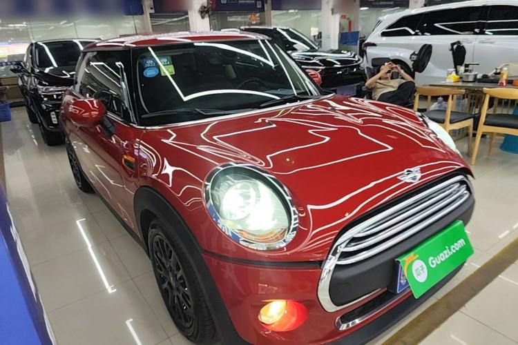 Used MINI 2018 1.5T ONE Front Right 45 Deg