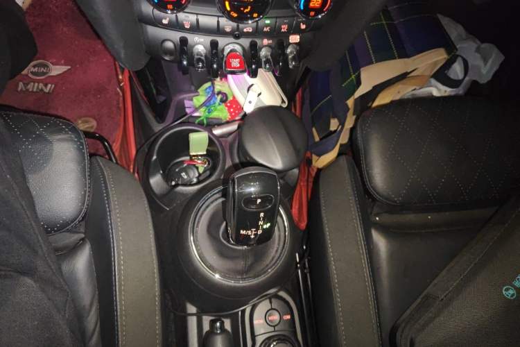 Used MINI 2018 1.5T COOPER Artist Five-Door Edition Gear Lever