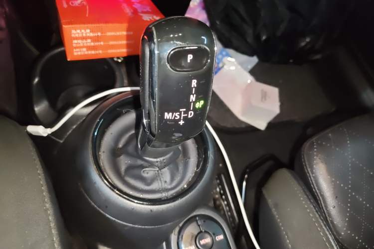 Used MINI 2018 1.5T COOPER Artist Gear Lever