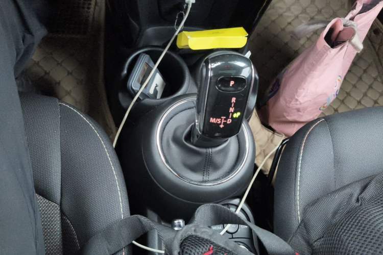 Used MINI 2018 1.5T ONE PLUS Gear Lever