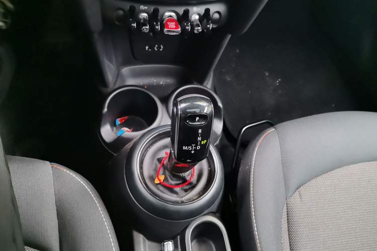 Used MINI 2018 1.5T ONE PLUS Five-Door Edition Gear Lever