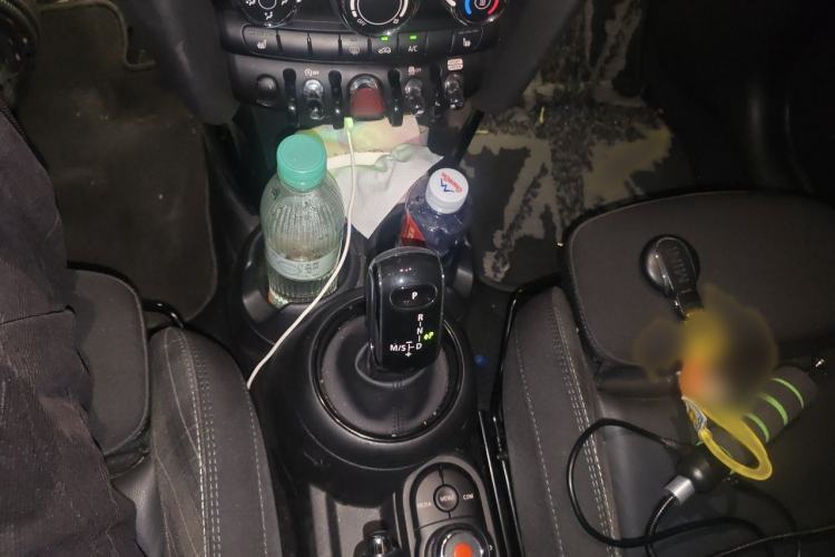 Used MINI 2018 1.5T COOPER Classic Edition Five-Door Version Gear Lever