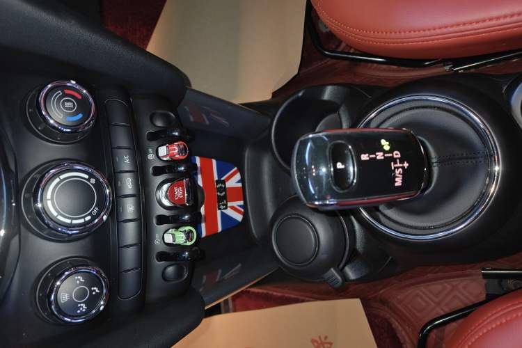 Used MINI 2018 1.5T ONE PLUS Five-Door Edition Gear Lever