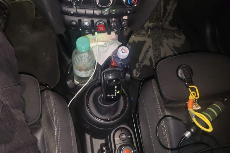 Used MINI 2018 1.5T COOPER Classic Edition Five-Door Version Gear Lever