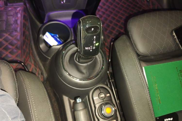 Used MINI 2018 1.5T COOPER Artist Five-Door Edition Gear Lever