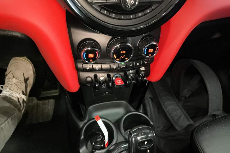 Used MINI 2018 1.5T COOPER Artist Gear Lever
