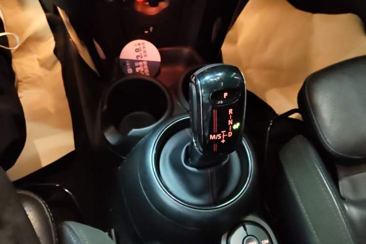 Used MINI 2018 2.0T COOPER S Classic Edition Gear Lever