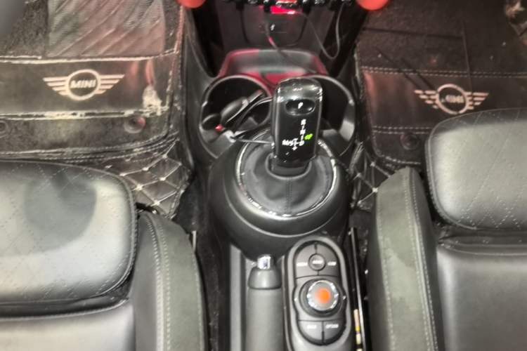 Used MINI 2018 1.5T COOPER Artist Gear Lever
