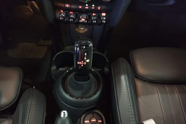 Used MINI 2018 2.0T COOPER S Artist Five-Door Edition Gear Lever