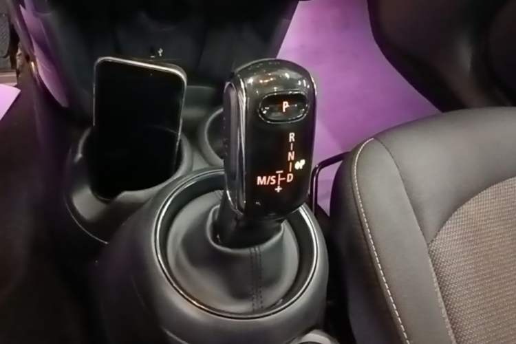 Used MINI 2018 1.5T ONE Five-Door Edition Gear Lever
