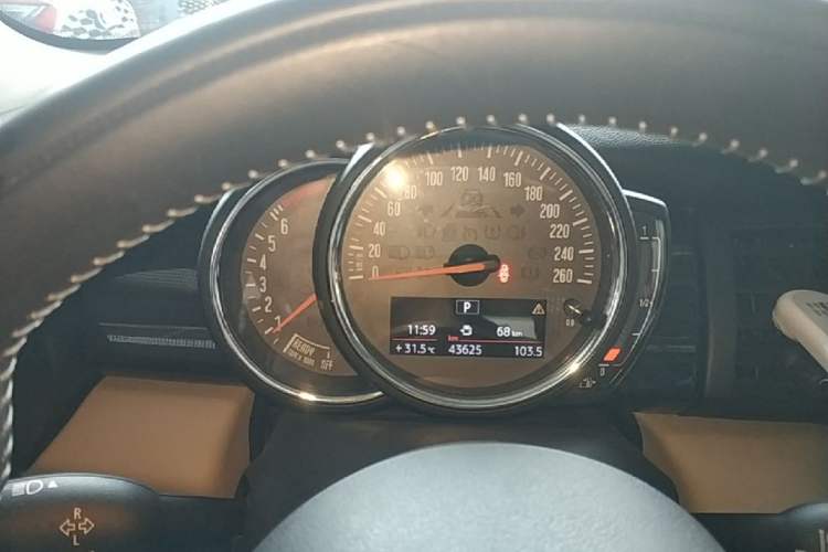 Used MINI 2018 1.5T COOPER Artist Five-Door Edition Instrument Cluster