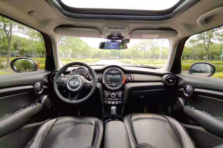 Used MINI 2018 1.5T ONE Five-Door Edition Interior 1