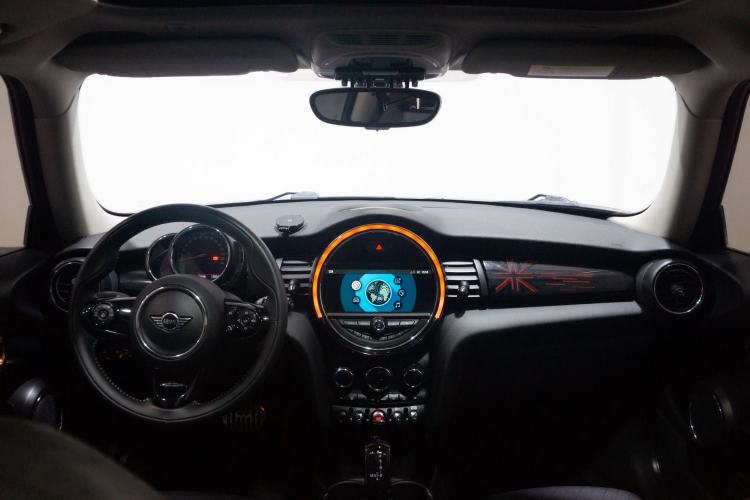 Used MINI 2018 1.5T COOPER Artist Interior 1