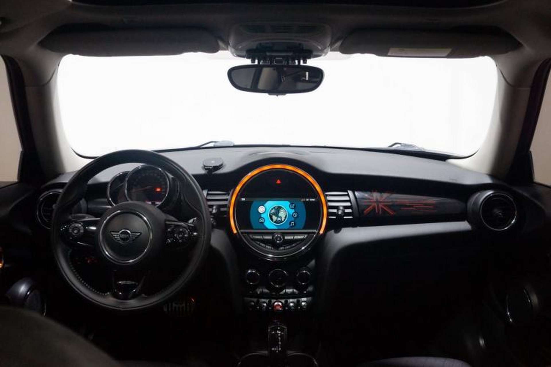 Used MINI 2018 1.5T COOPER Artist Interior 1