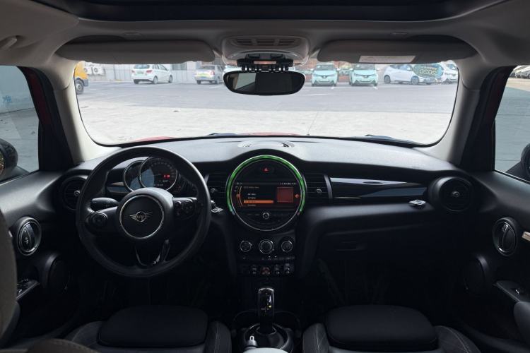 Used MINI 2018 1.5T COOPER Classic Edition Five-Door Version Interior 1