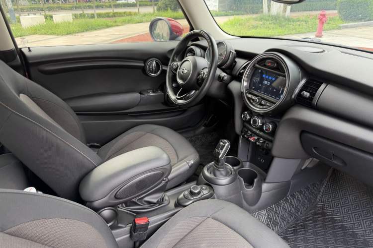 Used MINI 2018 1.5T ONE PLUS Interior 1