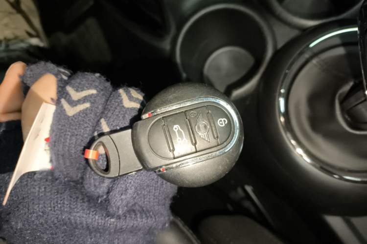 Used MINI 2018 1.5T COOPER Artist Interior 1