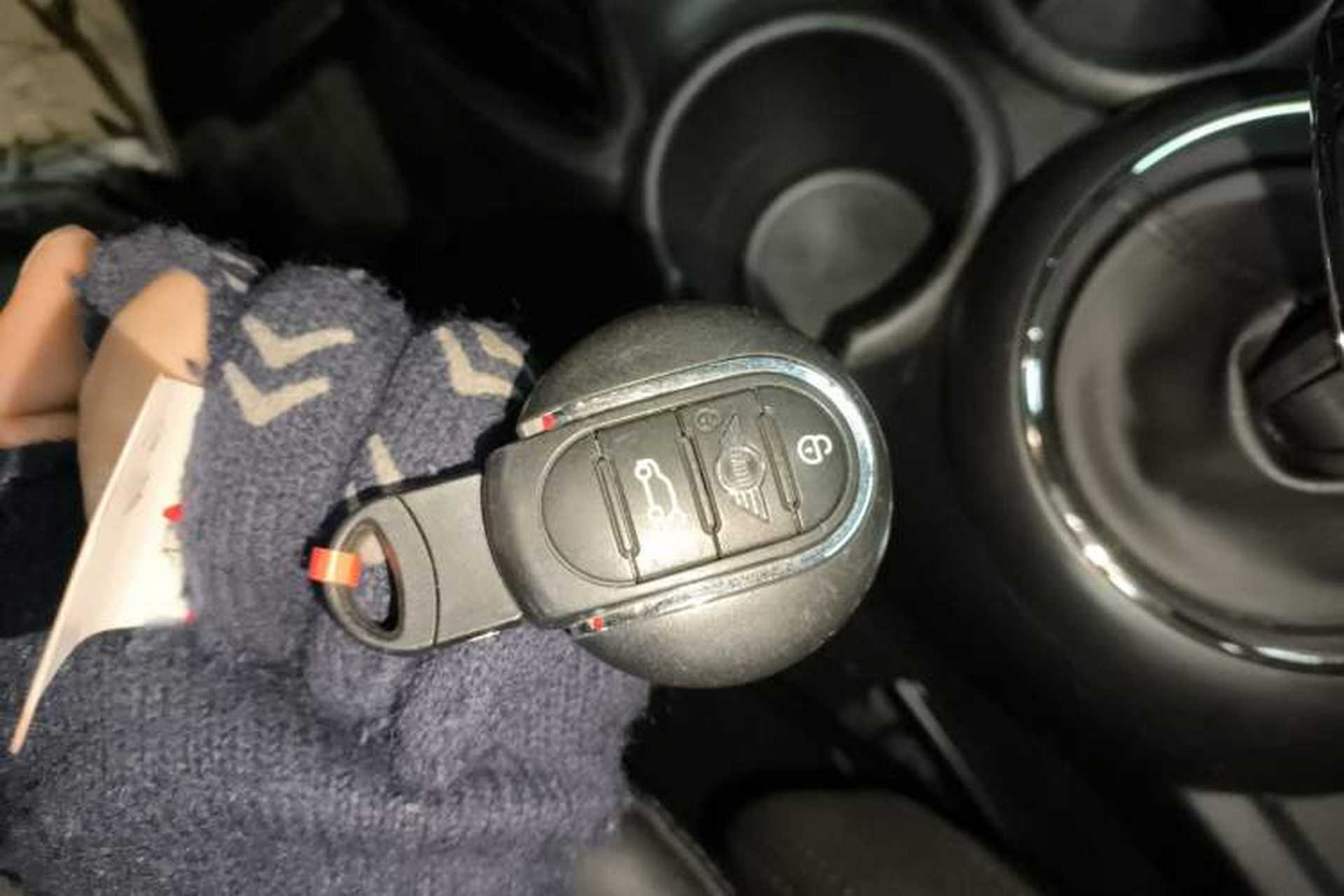 Used MINI 2018 1.5T COOPER Artist Interior 1