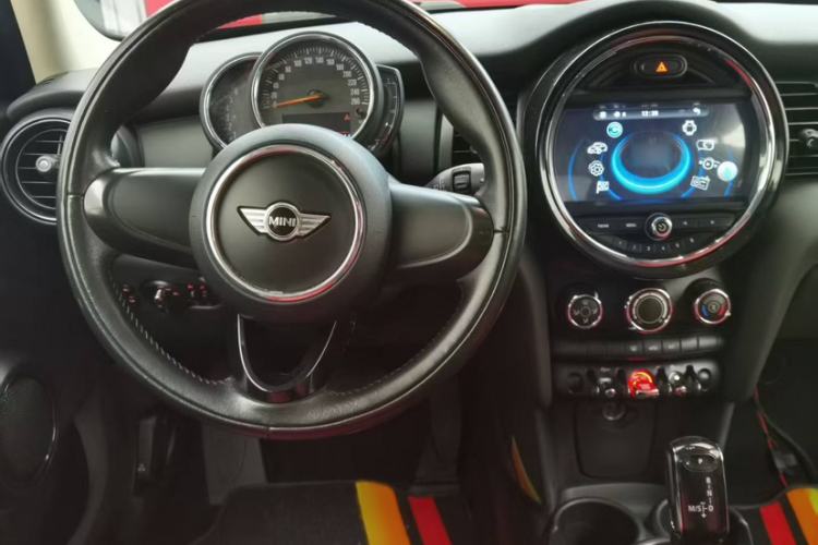 Used MINI 2018 1.5T ONE Five-Door Edition Interior 1