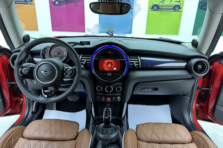 Used MINI 2018 1.5T COOPER Artist Interior 1