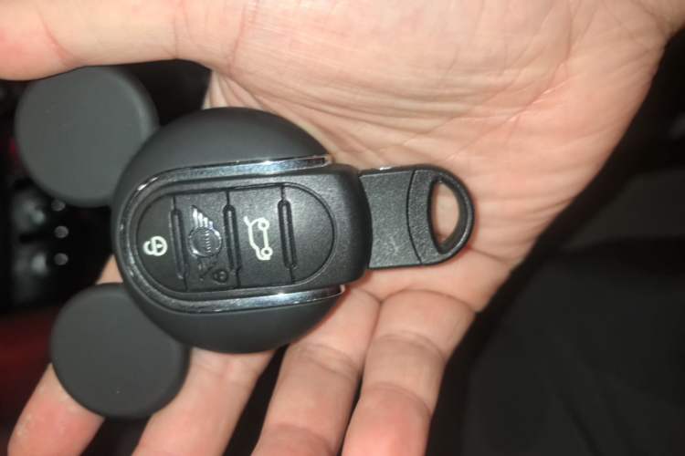 Used MINI 2018 1.5T COOPER Artist Interior 1