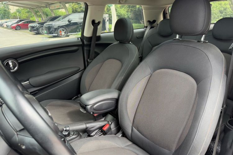 Used MINI 2018 1.5T ONE PLUS Interior 1