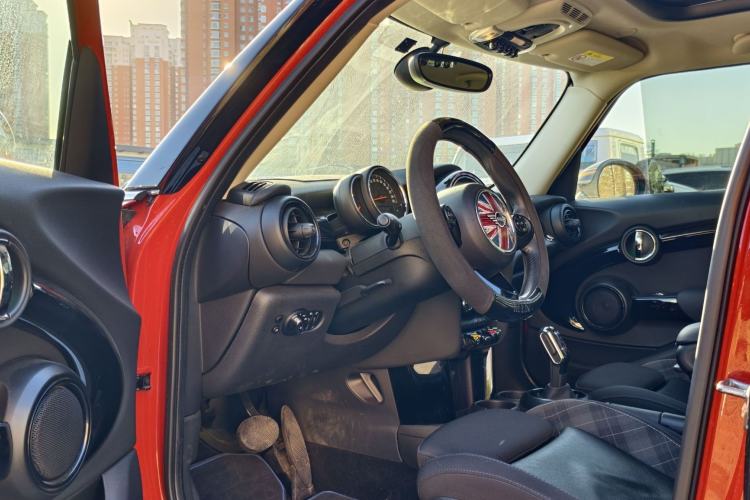 Used MINI 2018 1.5T COOPER Classic Edition Five-Door Version Interior 1