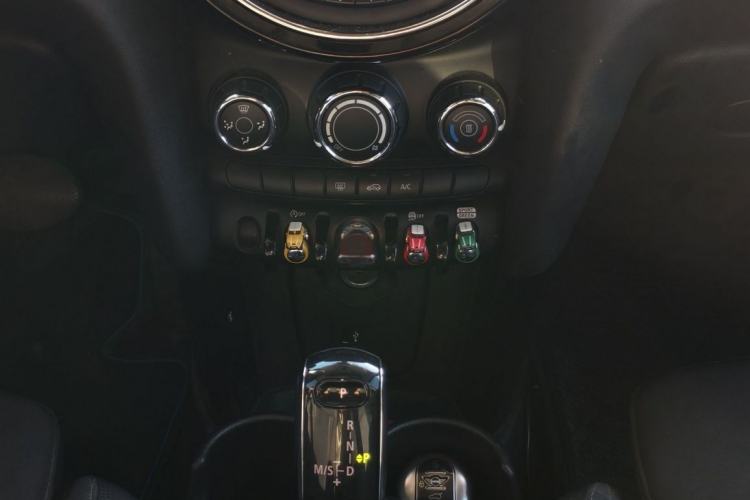Used MINI 2018 1.5T COOPER Classic Edition Five-Door Version Interior 10