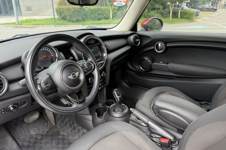 Used MINI 2018 1.5T ONE PLUS Interior 2