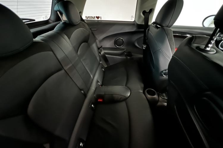 Used MINI 2018 1.5T COOPER Artist Interior 2