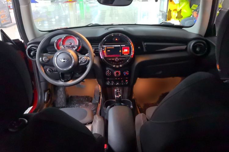 Used MINI 2018 1.5T COOPER Classic Edition Interior 2