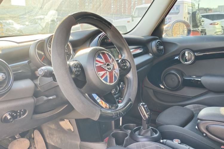 Used MINI 2018 1.5T COOPER Classic Edition Five-Door Version Interior 2
