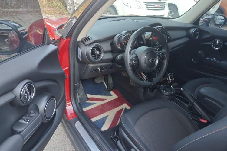 Used MINI 2018 1.5T ONE PLUS Interior 3