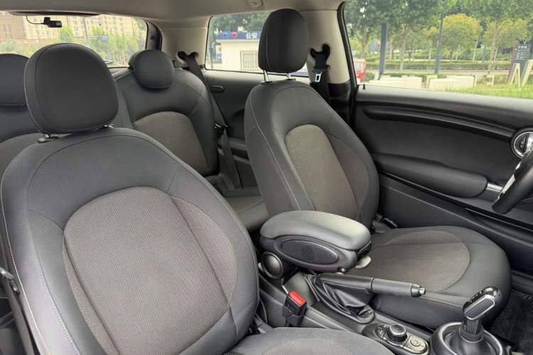 Used MINI 2018 1.5T ONE PLUS Interior 3