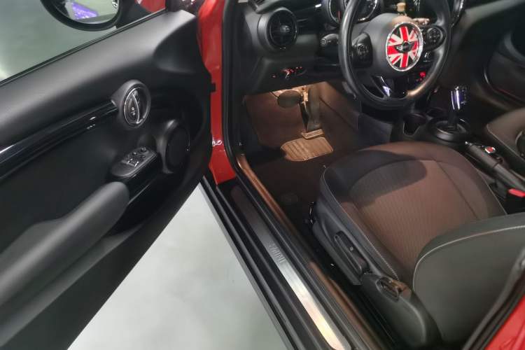 Used MINI 2018 1.5T ONE PLUS Interior 3