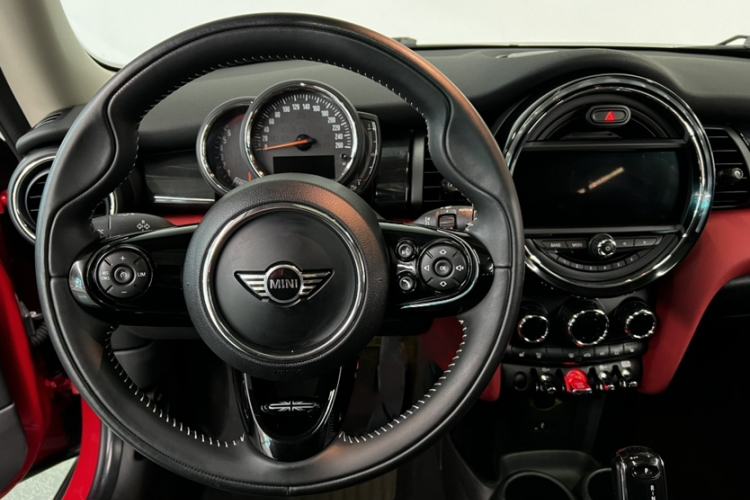 Used MINI 2018 1.5T COOPER Artist Interior 3