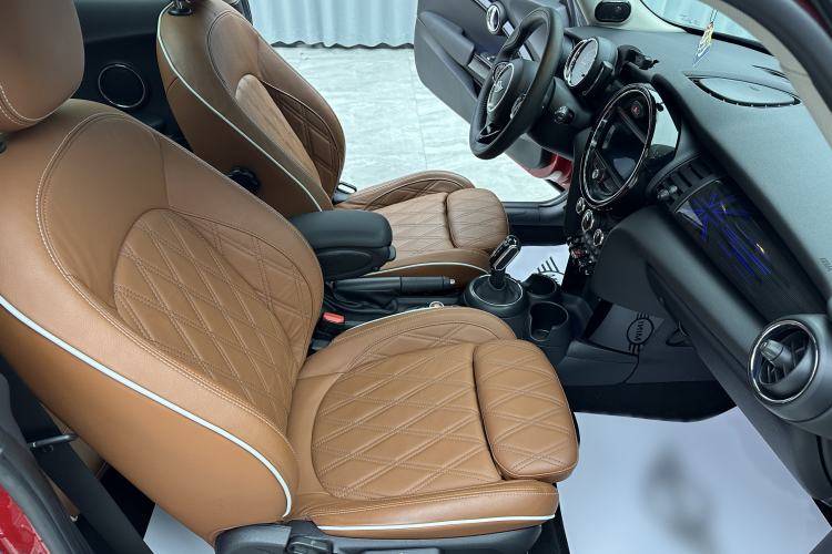 Used MINI 2018 1.5T COOPER Artist Interior 3