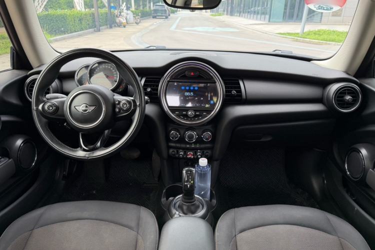 Used MINI 2018 1.5T ONE PLUS Interior 3