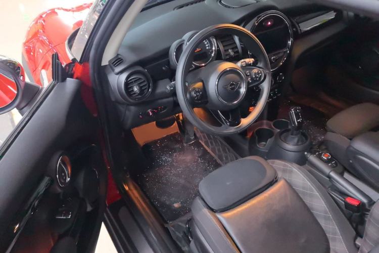 Used MINI 2018 1.5T COOPER Classic Edition Interior 3